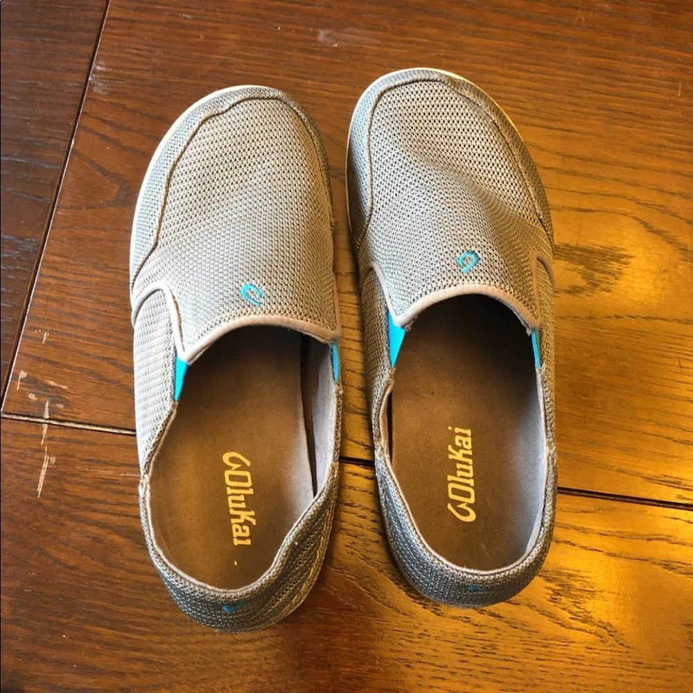 Boys Olukai slip ons size 4